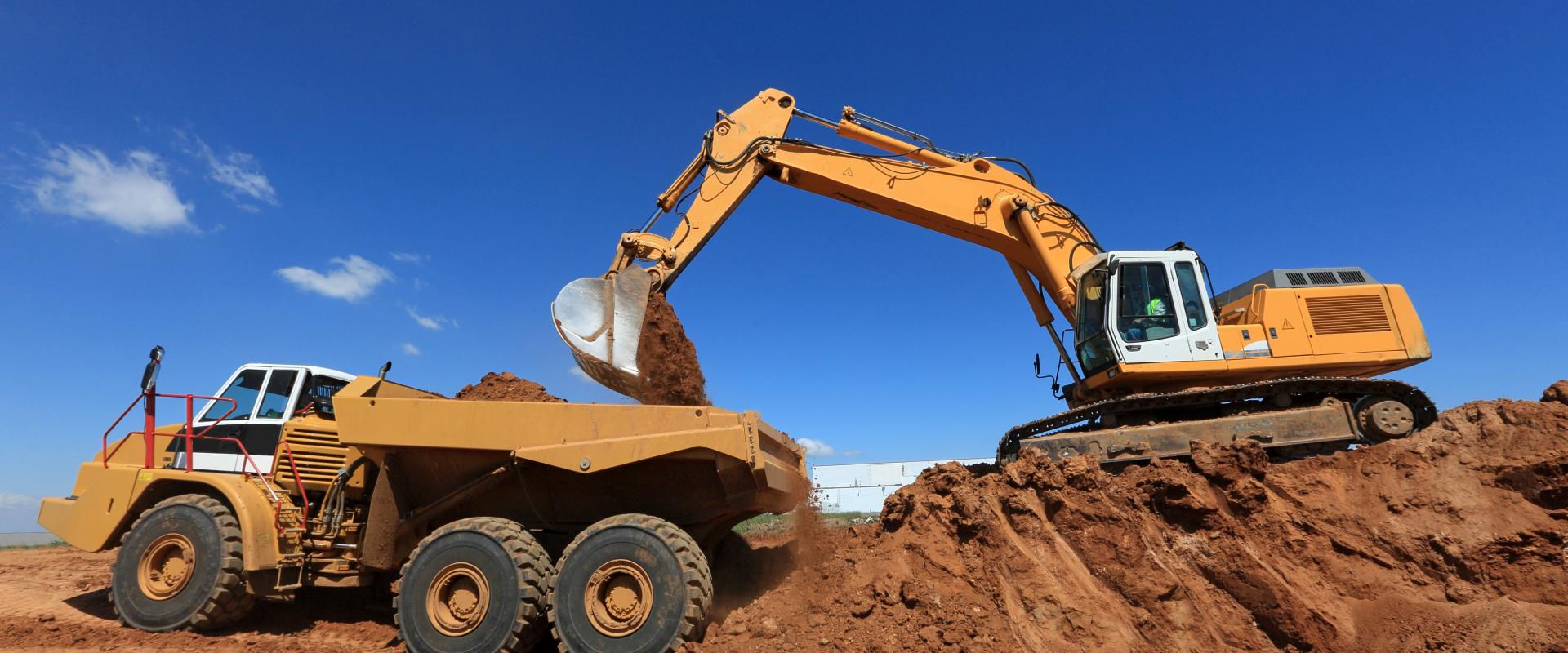 Bulldozer et camion benne